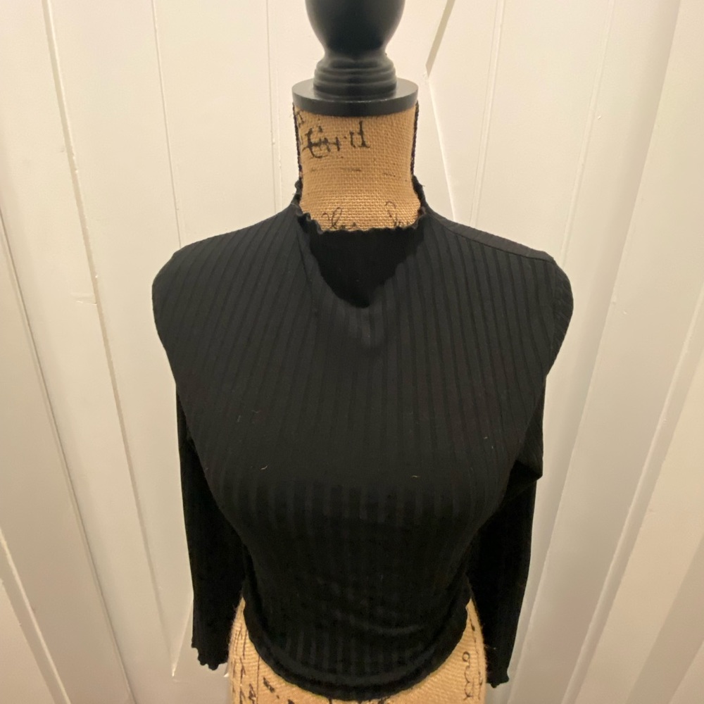 tight-ish v neck long sleeve